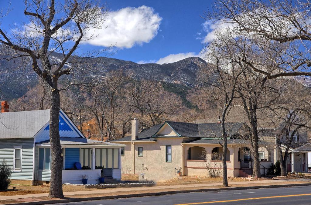 Historic Home w/Pikes Peak Views image