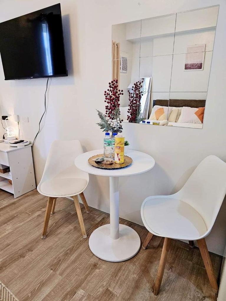 Cozy Condo unit Best Location at Lacson street - Tap to explore photos