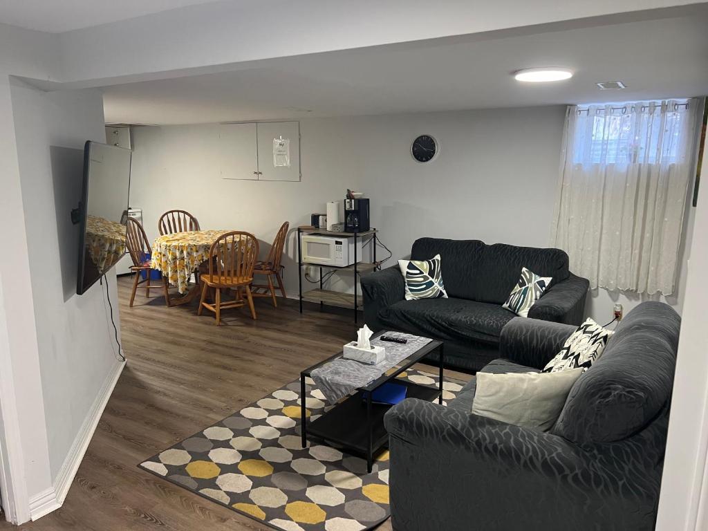 Cozy basement 2 bedroom 2 bath with parking - Tap to explore photos