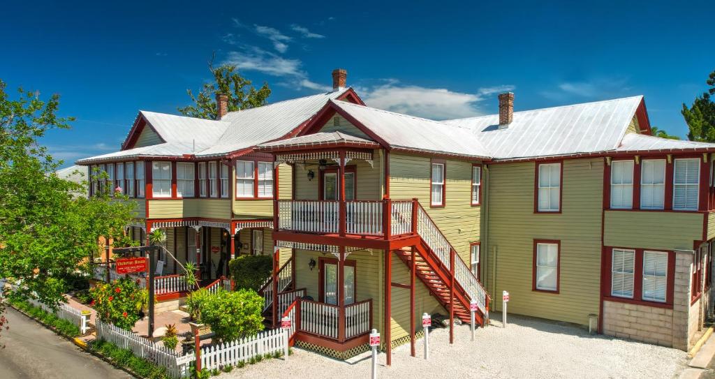 Victorian House Bed & Breakfast image