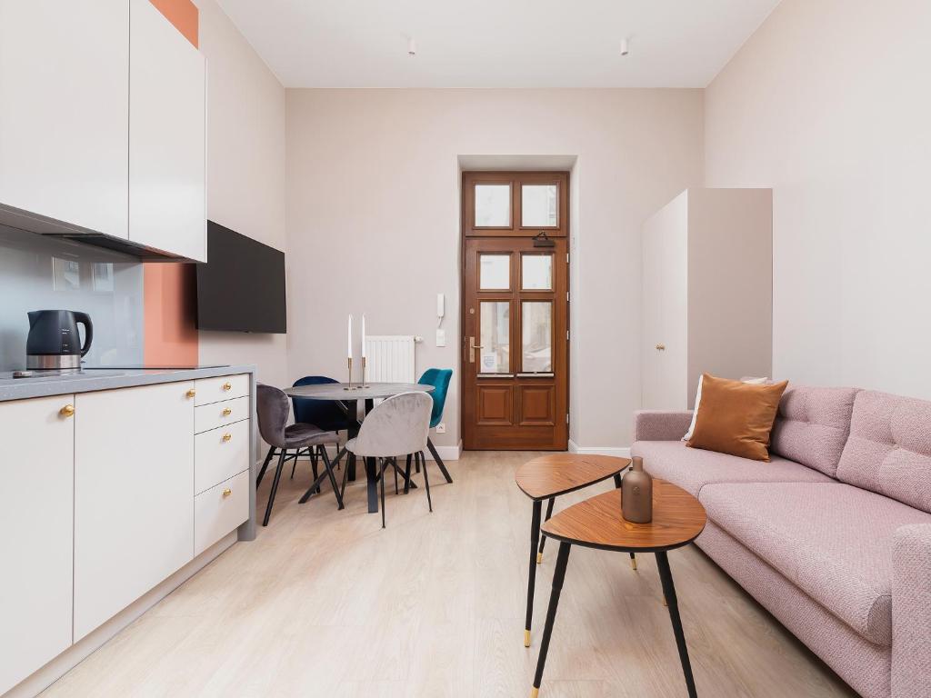 Valo - 2-Bedroom Ap for 6 - Parking - Main Square - Tap to explore photos