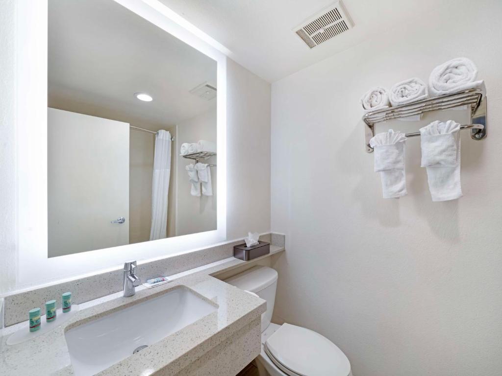 Best Western Posada Royale Hotel and Suites Room Type - King Room - Non-Smoking