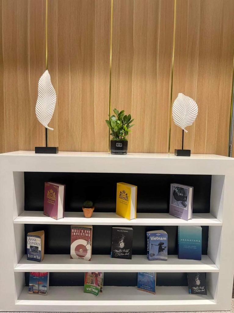 The Louis Hotel & Business