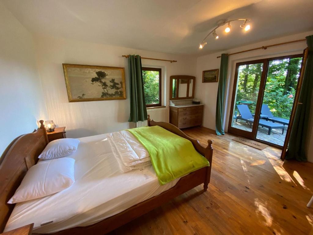 Charming holiday home with garden photo 4