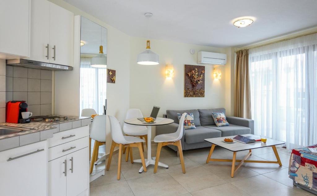 Elpiniki Luxury Apartments - Tap to explore photos