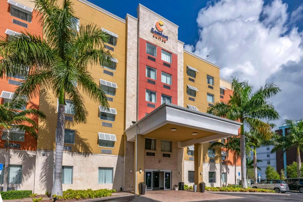 Comfort Suites Fort Lauderdale Airport South & Cruise Port image