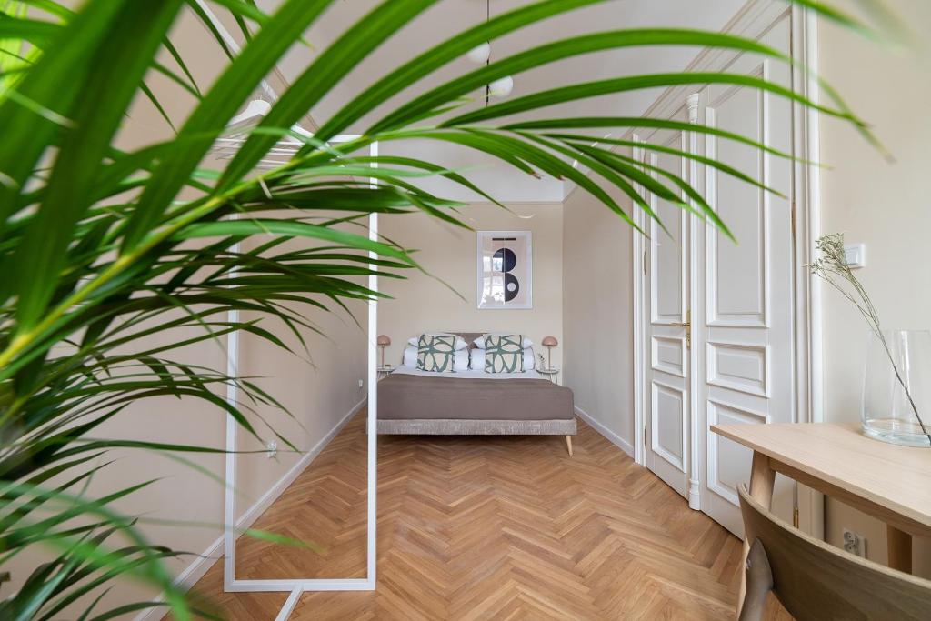 Dusty Beige 2BR Ap for 6 - Near Kazimierz - Tap to explore photos