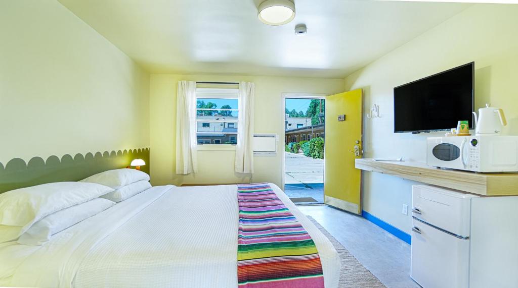 Siesta Motel image