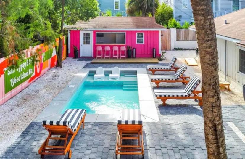 6 Bed 4 Ba Resort Style Home w Heated Pool image