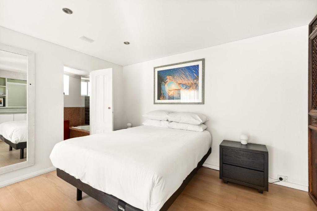 Beachside 1-Bed with Courtyard in Bondi Beach photo 2