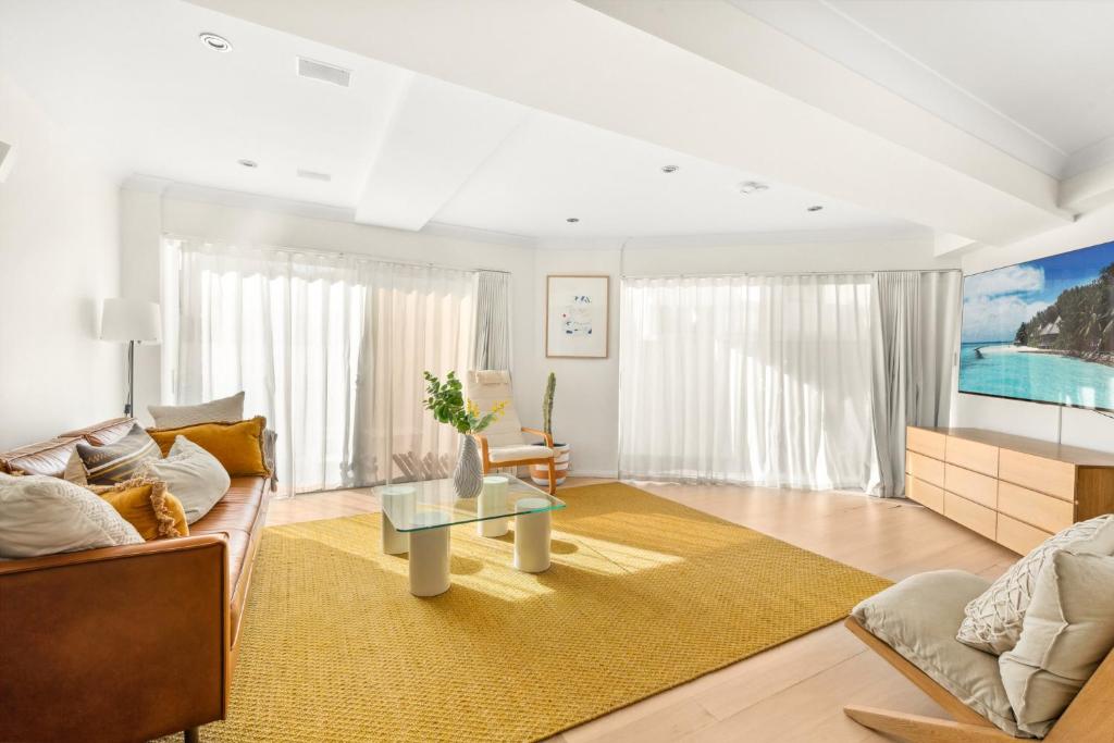 Beachside 1-Bed with Courtyard in Bondi Beach