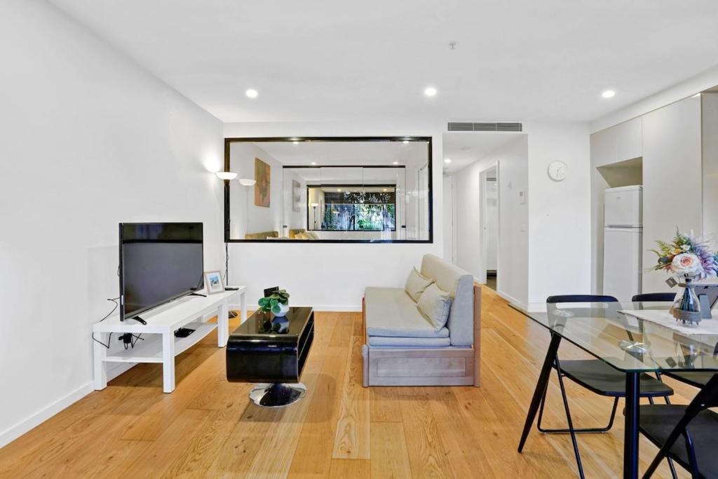 Botanica - Simply Perfect Balwyn 1BR Home Base photo 3
