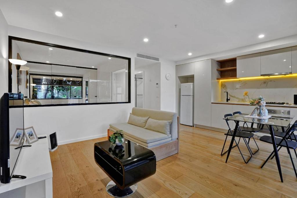 Botanica - Simply Perfect Balwyn 1BR Home Base photo 1