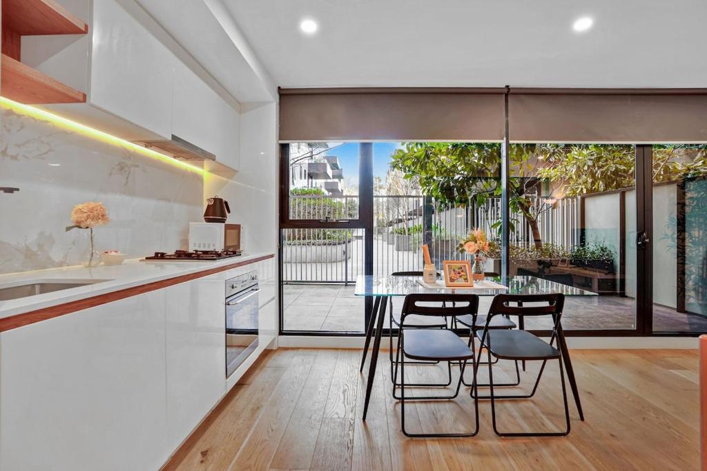 Botanica - Simply Perfect Balwyn 1BR Home Base photo 4