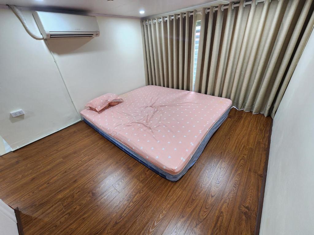 Minimalism 2-floor apartment