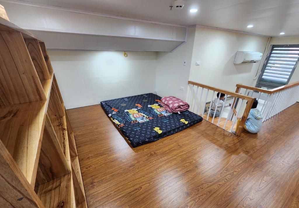 Minimalism 2-floor apartment