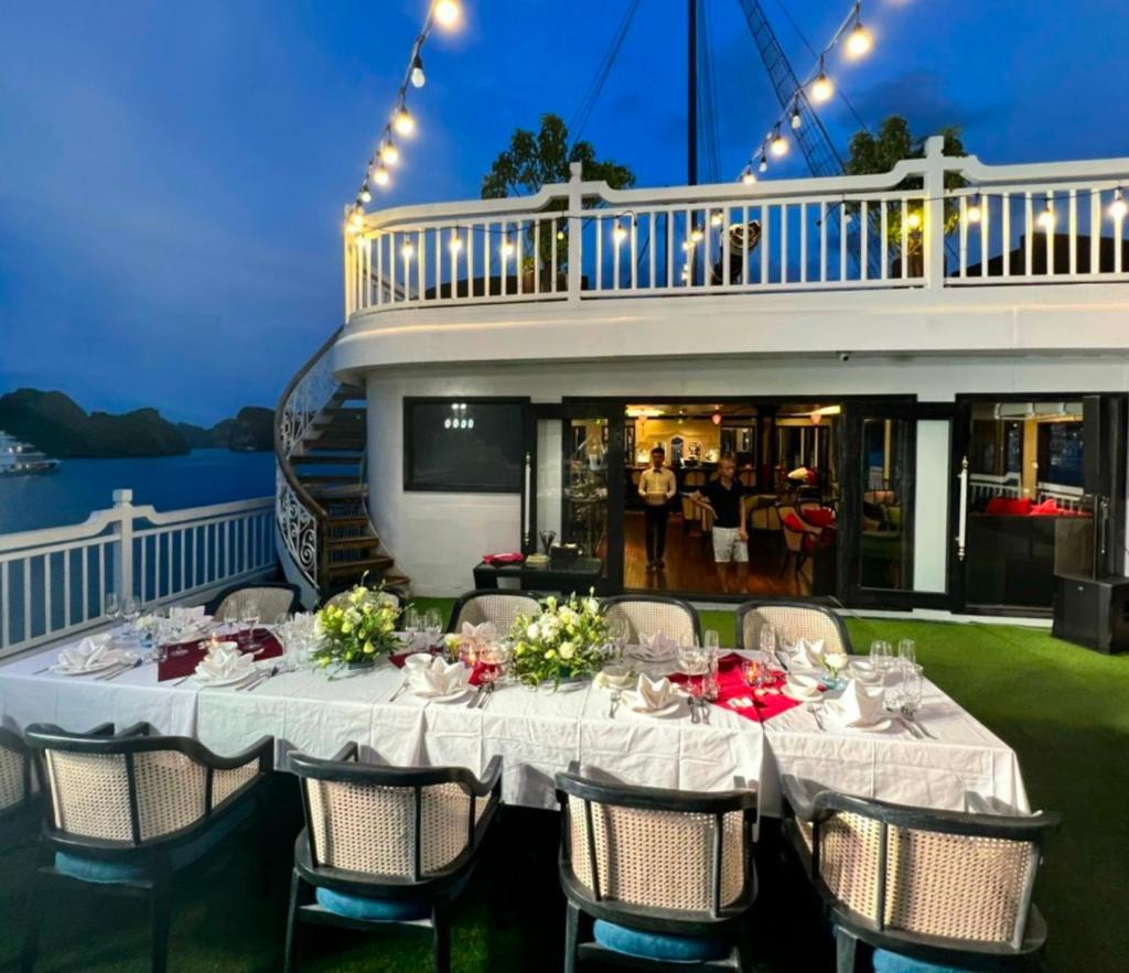 Lotus Elegance Cruise