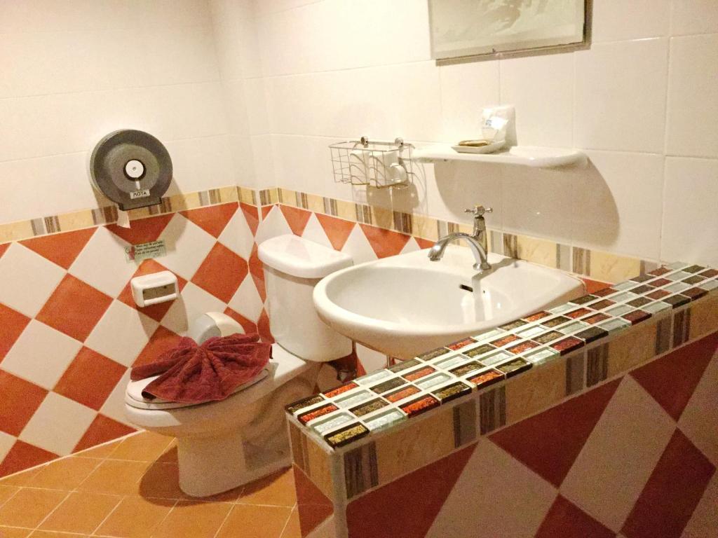 Двухместный (Улучшенный двухместный номер с 1 кроватью), Thip Residence Boutique Hotel