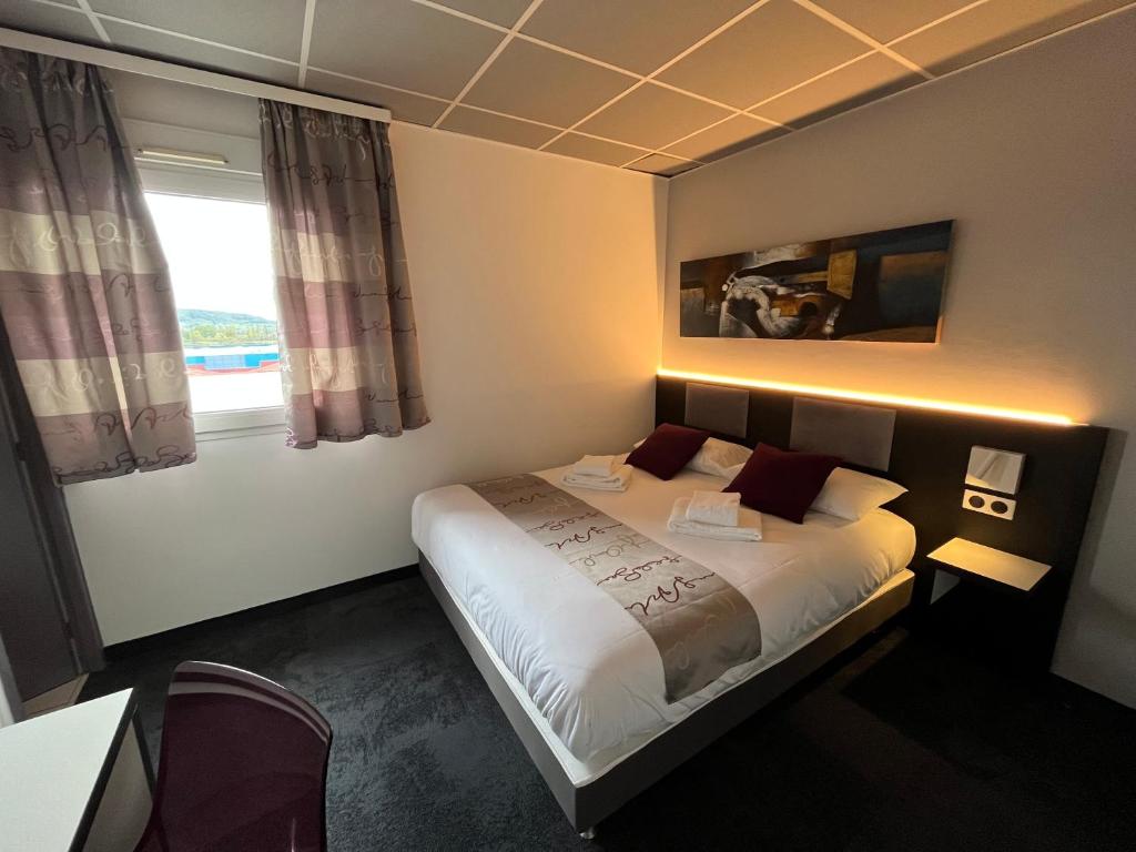 Brit Hotel Le Vesoul - Tap to explore photos