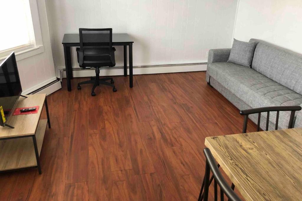 Private 2-bedroom apartment with direct bus to NYC Manhattan only a 5-minute walk away image