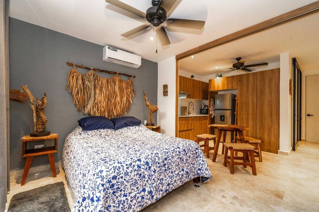 King Suite with Private Balcony, Gym and Rooftop Pool - Tap to explore photos