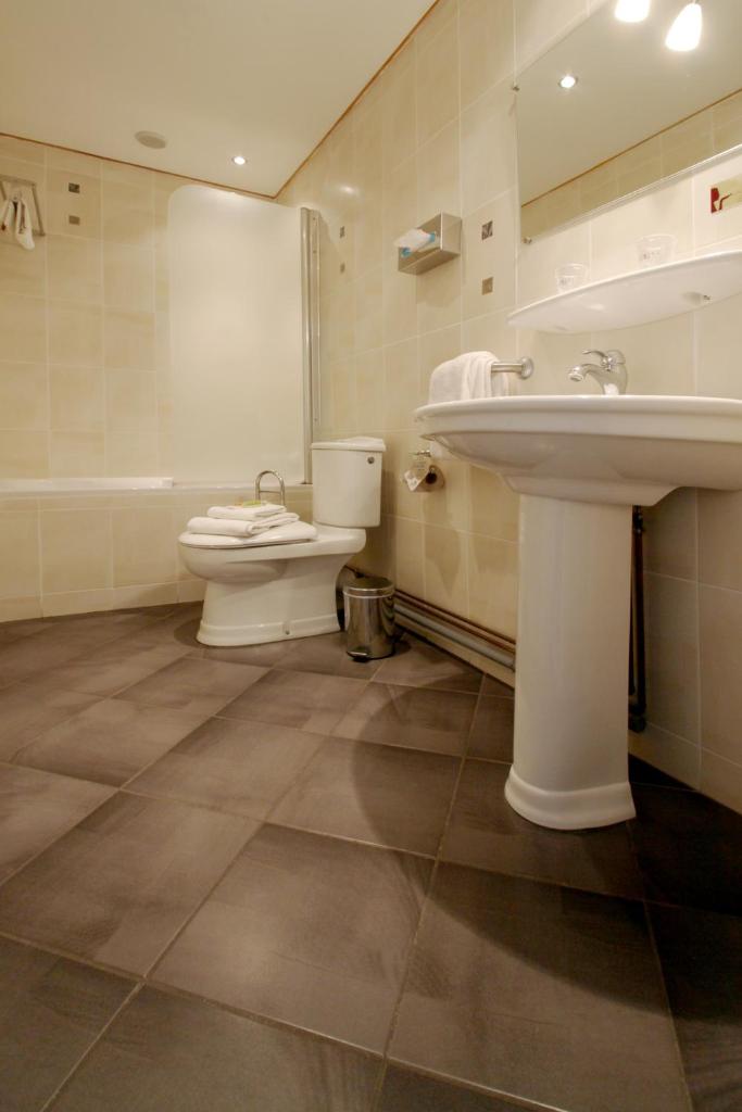 Logis Hotel Des Bains Room Type - Double Room with Sauna only accessible by stairs Logis Hotel Des Bains Room Type - Double Room with Sauna only accessible by stairs