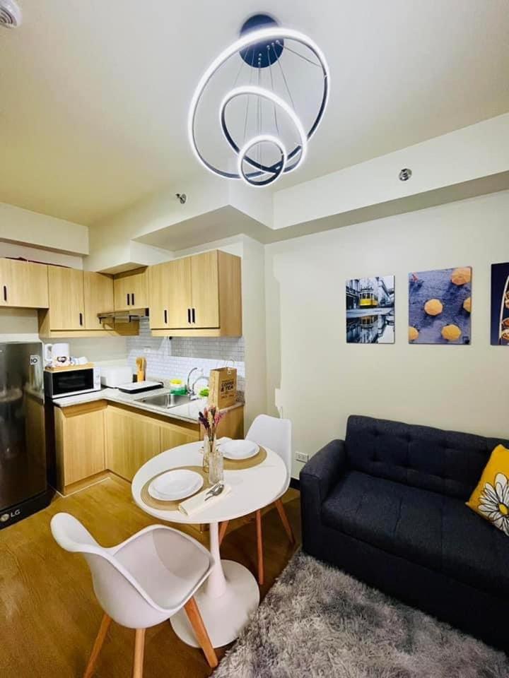 Brixton place near bgc Room Type - Double Room with Balcony