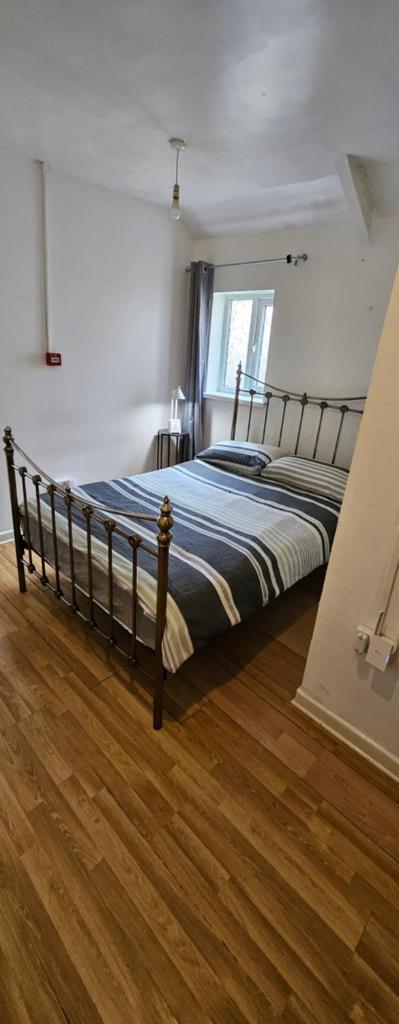 No Frills & Nothing Fancy 1 Bed Studio City Centre - Tap to explore photos