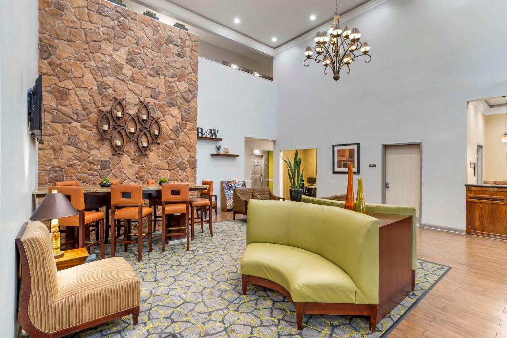 Best Western Plus Hobby Airport Inn & Suites image