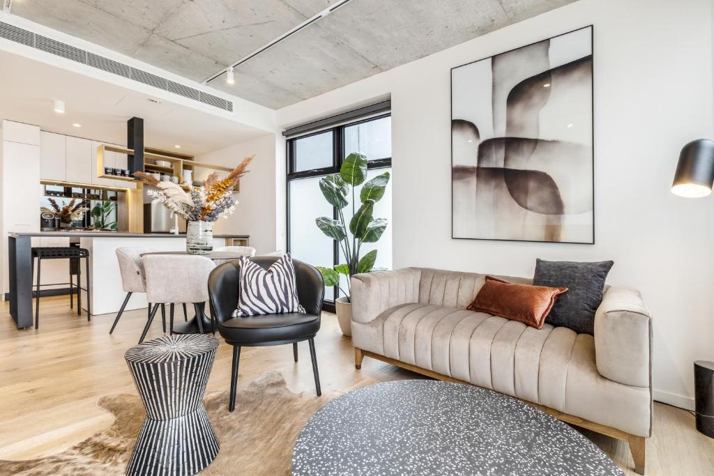 Suave Condo in Trendy PrahranSteps to Greville St photo 1