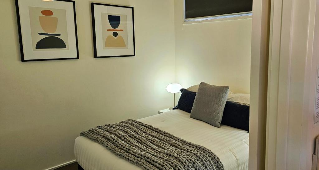 Bendigo Skyline-CBD Apartment with lock up Garage photo 2