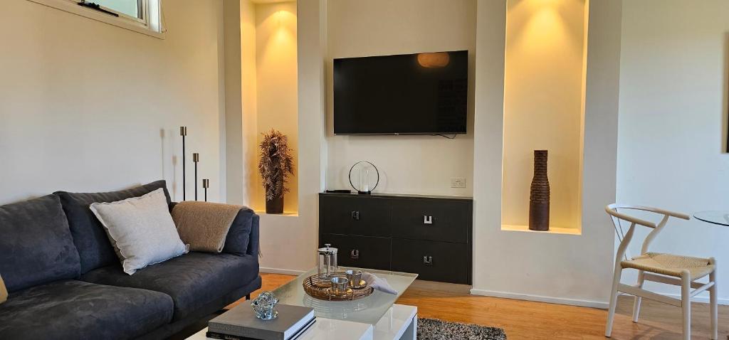 Bendigo Skyline-CBD Apartment with lock up Garage photo 1