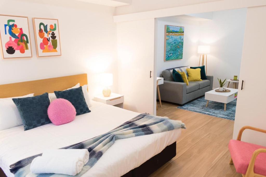 Charming One-Bedroom Apartment in Northbridge - Tap to explore photos