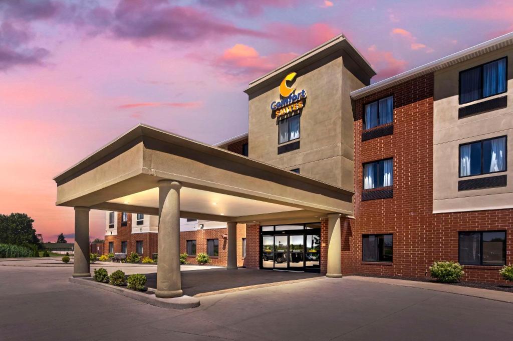 Comfort Suites Merrillville near US 30 image