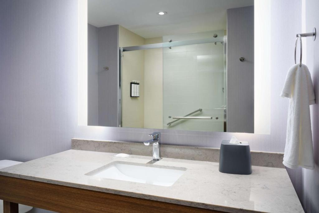 Hyatt Place Melbourne Airport - Tap to explore photos
