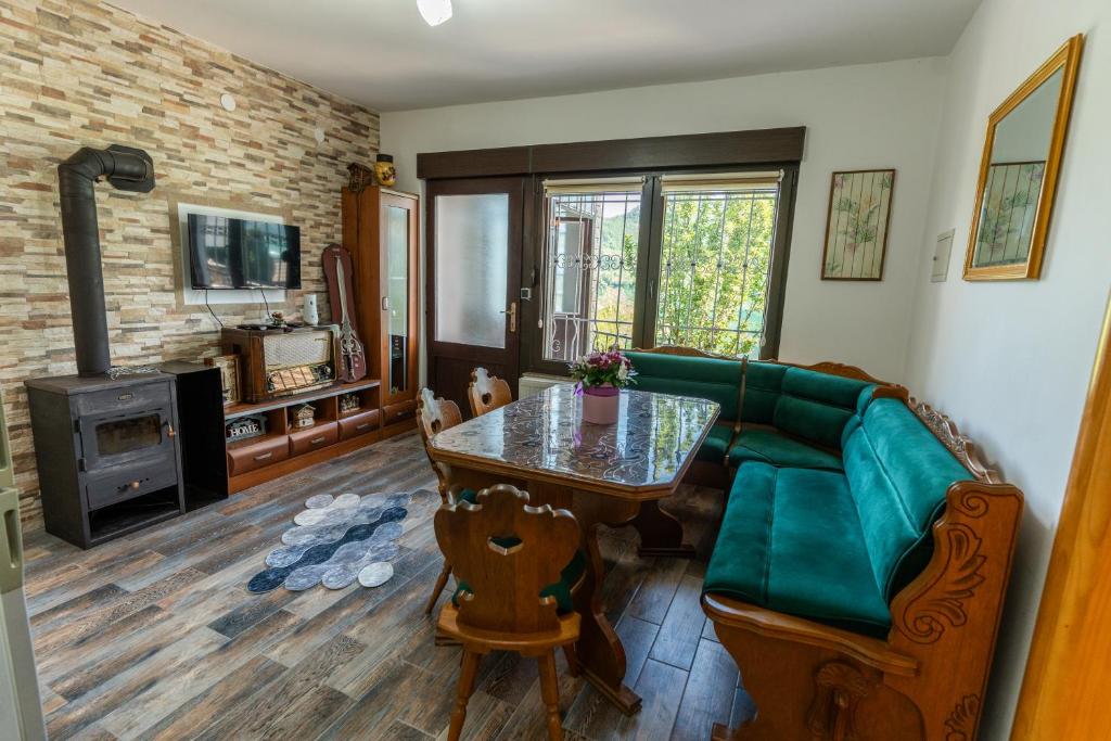 'Miris Ljeta' Cozy Lakefront Holiday Home photo 1
