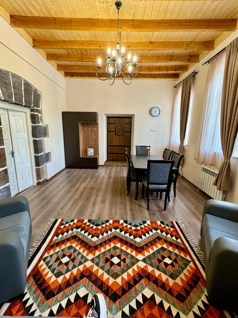 Hakobyan 84 Guest House Gyumri photo 4