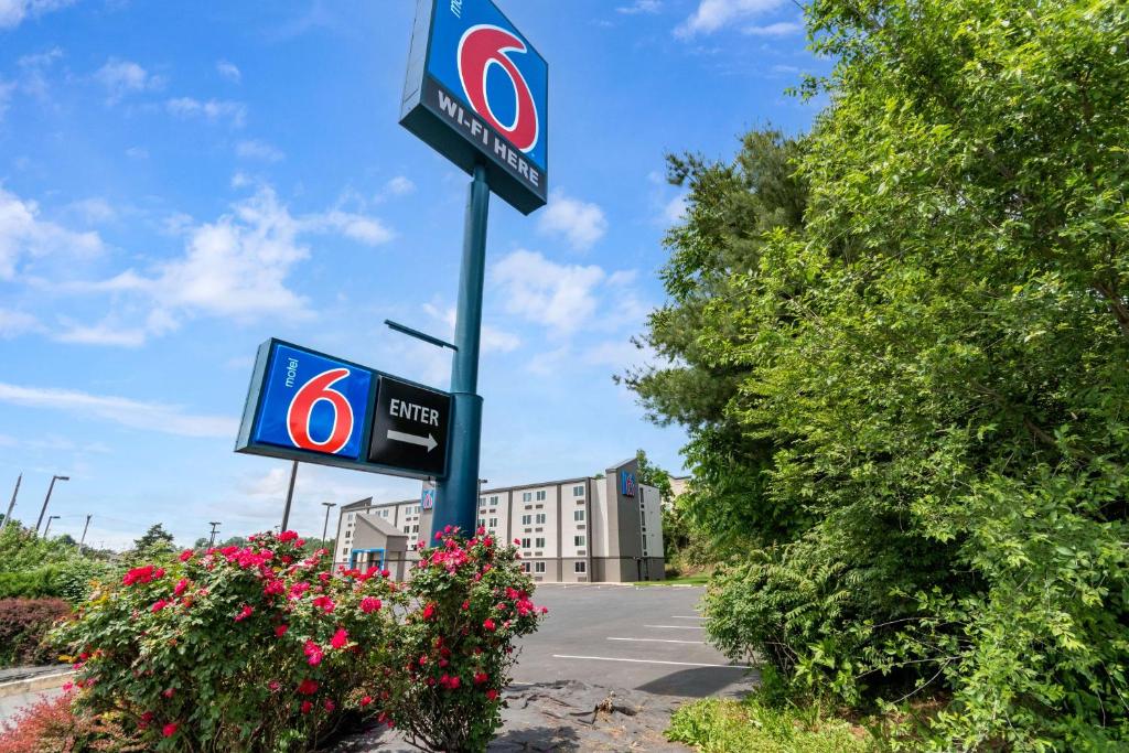 Motel 6 York, PA - North image