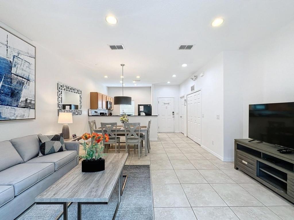 Amazing Townhouse Close to Disney 2 Bed 2 5 Bath image
