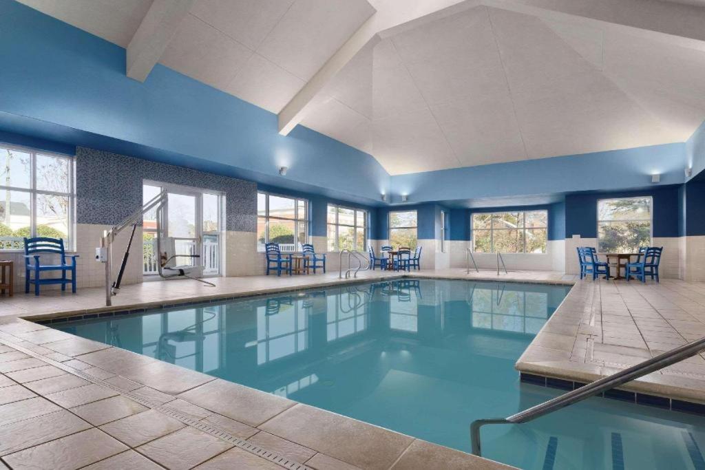 Country Inn & Suites by Radisson, Williamsburg Historic Area, VA image