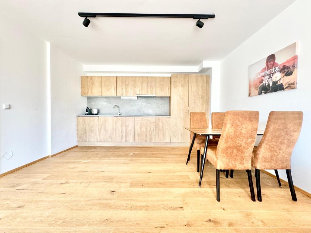 Designer Wohnung - Tap to explore photos