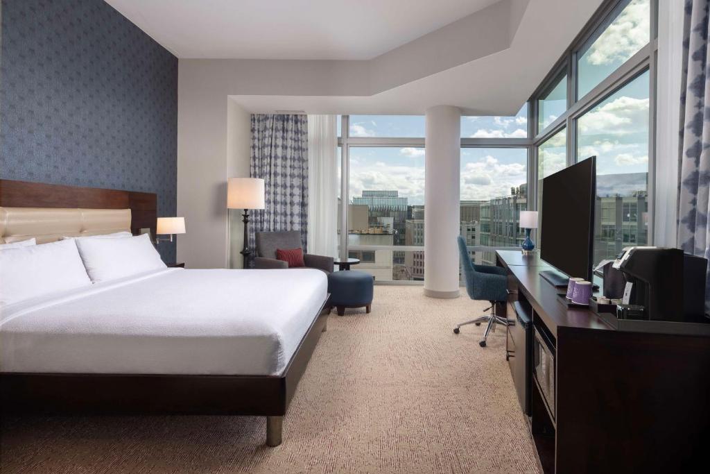 Hilton Garden Inn Washington DC/Georgetown Area Room Type - King Room with City View - High Floor