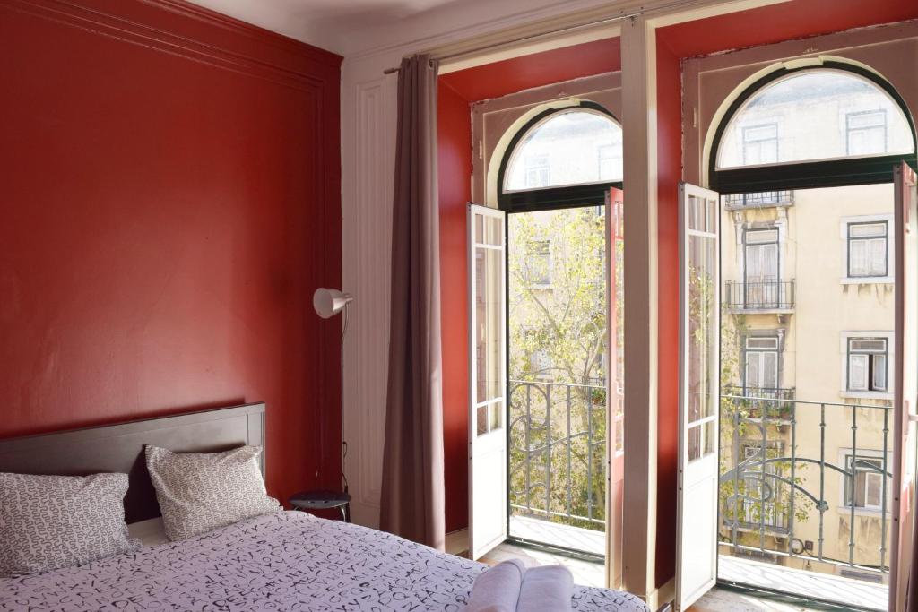 Двухместный (Двухместный номер Делюкс с 1 кроватью и балконом), Nations Hostel 4202AL