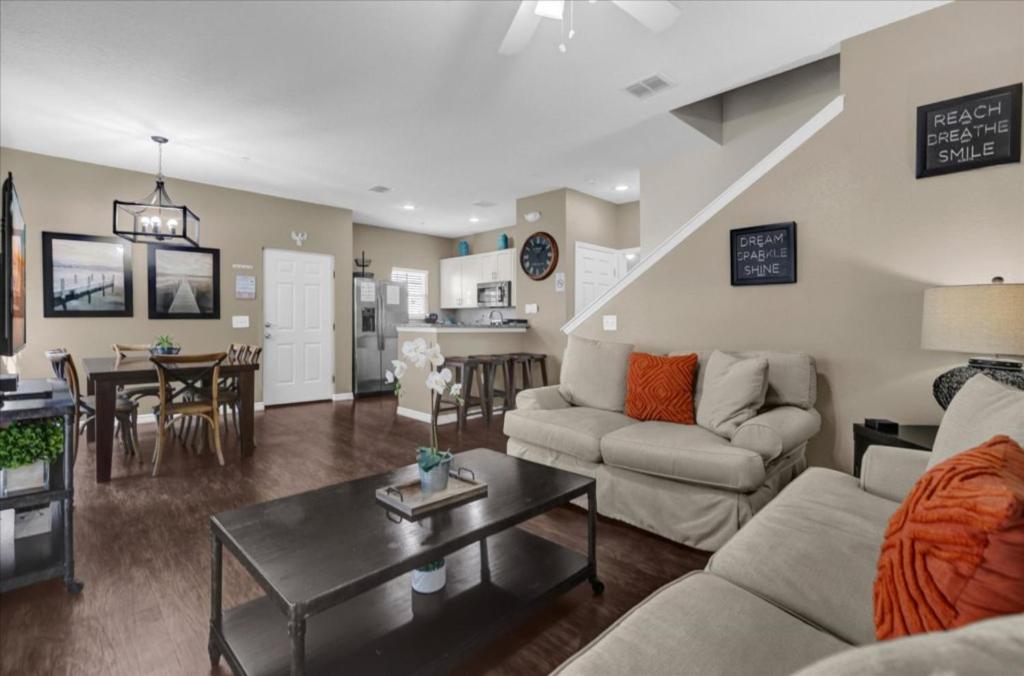 4 Bedrooms - 3 Bathrooms - Lucaya Village 13-105 image