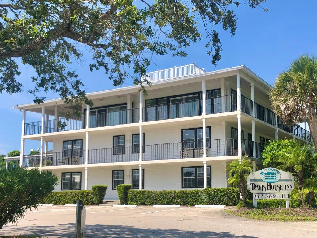 Davis House Inn image