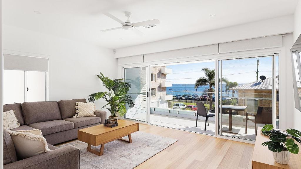 Hideaway 1, 3 Lillian St - stunning water views photo 3