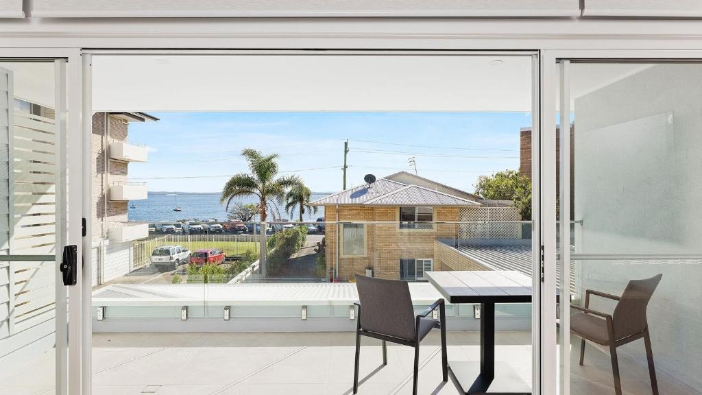 Hideaway 1, 3 Lillian St - stunning water views photo 2