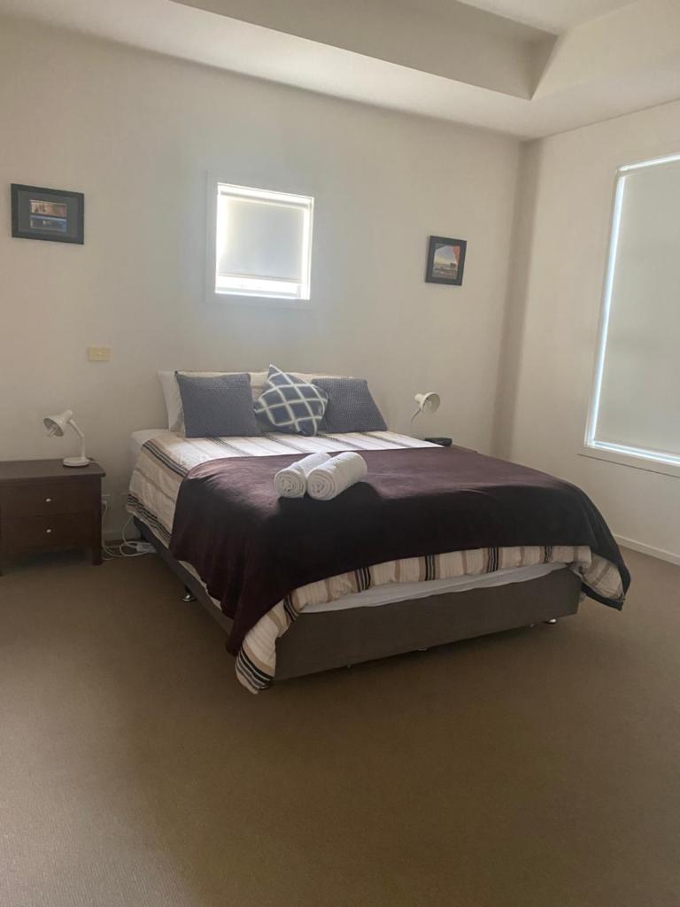 Two Story, Torquay Holiday Home with Large Balcony photo 1