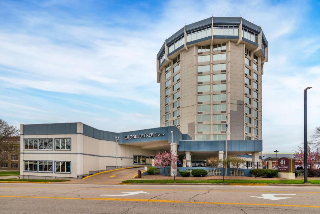 DoubleTree by Hilton Hotel Jefferson City image