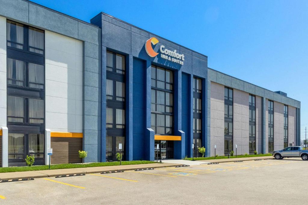 Comfort Inn & Suites Evansville Airport image